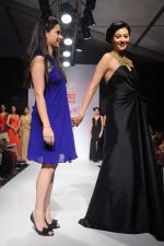 Model walk the ramp for talent box ritika karishma shahani show at Lakme Fashion Week Day 4 on 6th Aug 2012 (135).JPG